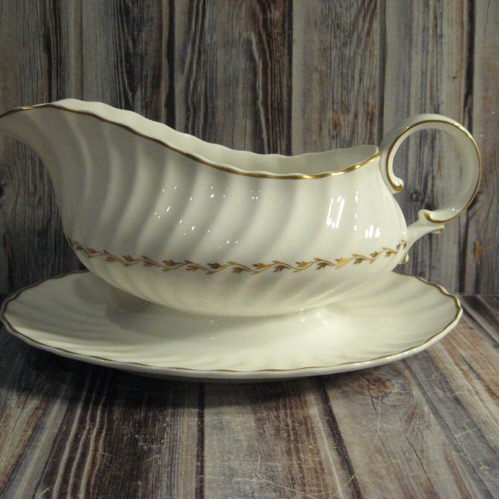 Royal Doulton Adrian Gravy Boat w/Attached Underplate